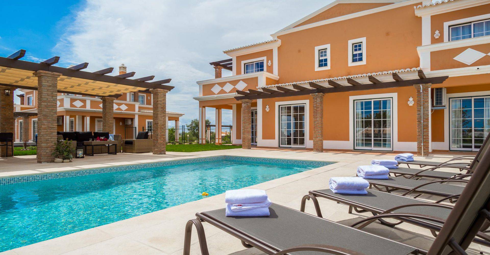 Villas con piscina privada o apartamentos. Algarve. Colina Hotels