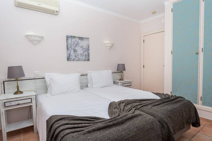 Four bedroom villa with private pool + jacuzzi colina da lapa & villas carvoeiro Four bedroom villa with private pool + jacuzzi colina da lapa & villas carvoeiro