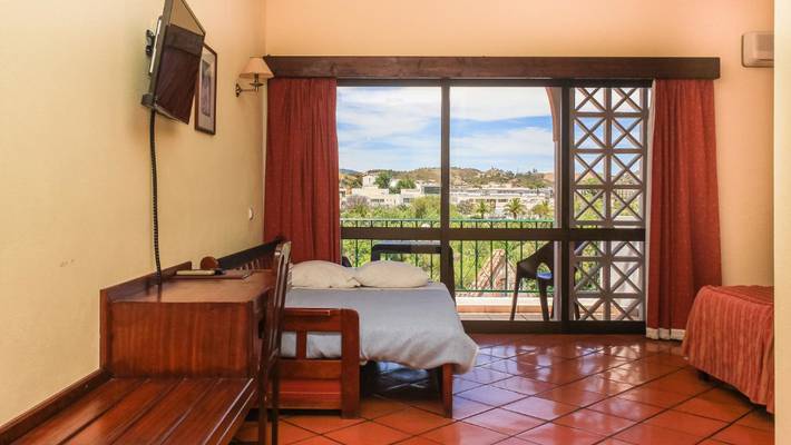 Dreibettzimmer – burgblick Hotel Colina dos Mouros Silves