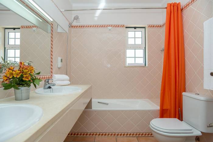 Four bedroom villa with private pool + jacuzzi colina da lapa & villas carvoeiro Four bedroom villa with private pool + jacuzzi colina da lapa & villas carvoeiro