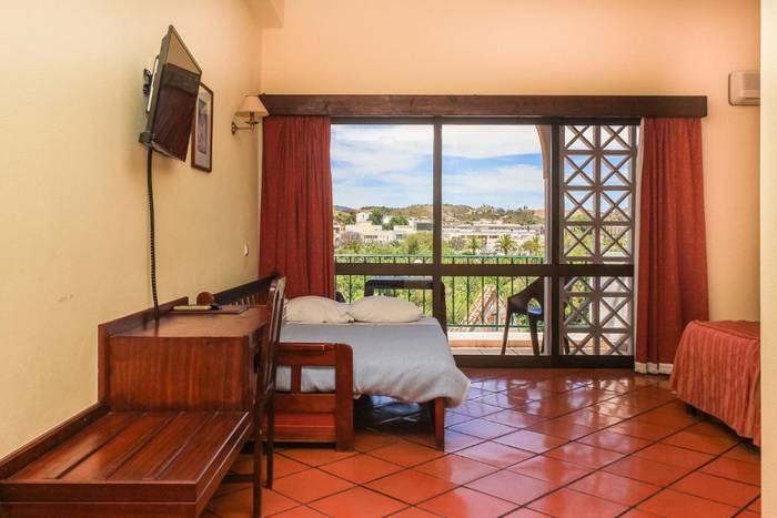 Triple room castle view colina dos mouros silves Triple room castle view colina dos mouros silves