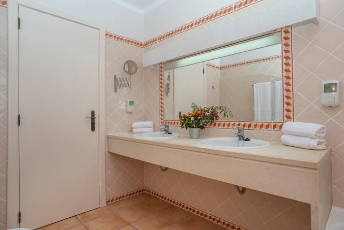 Four bedroom villa with private pool colina da lapa & villas carvoeiro Four bedroom villa with private pool colina da lapa & villas carvoeiro